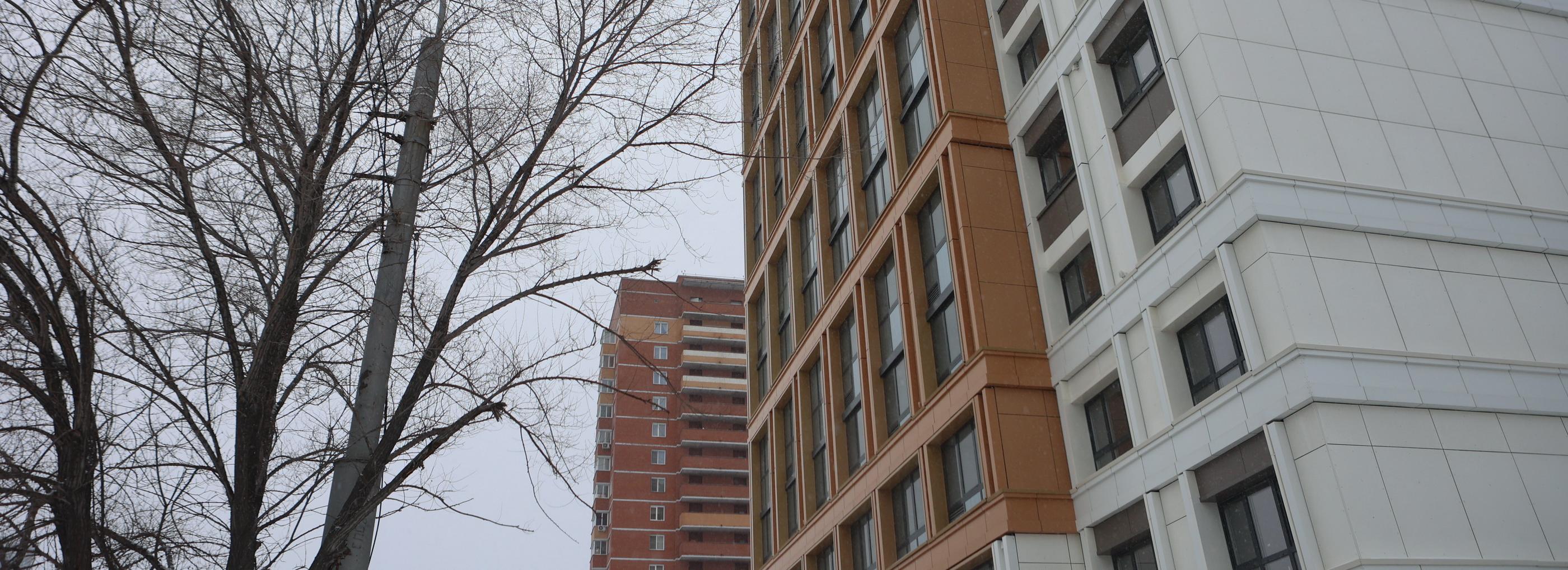 Обманутые дольщики спустя 20 лет получили ключи от дома на Невельского