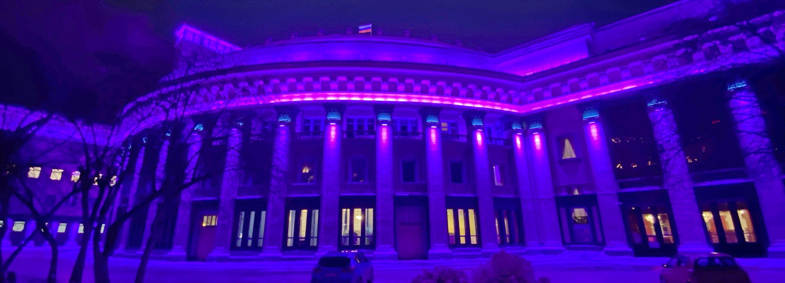 НОВАТ окрасился в фиолетовый цвет в День недоношенных детей