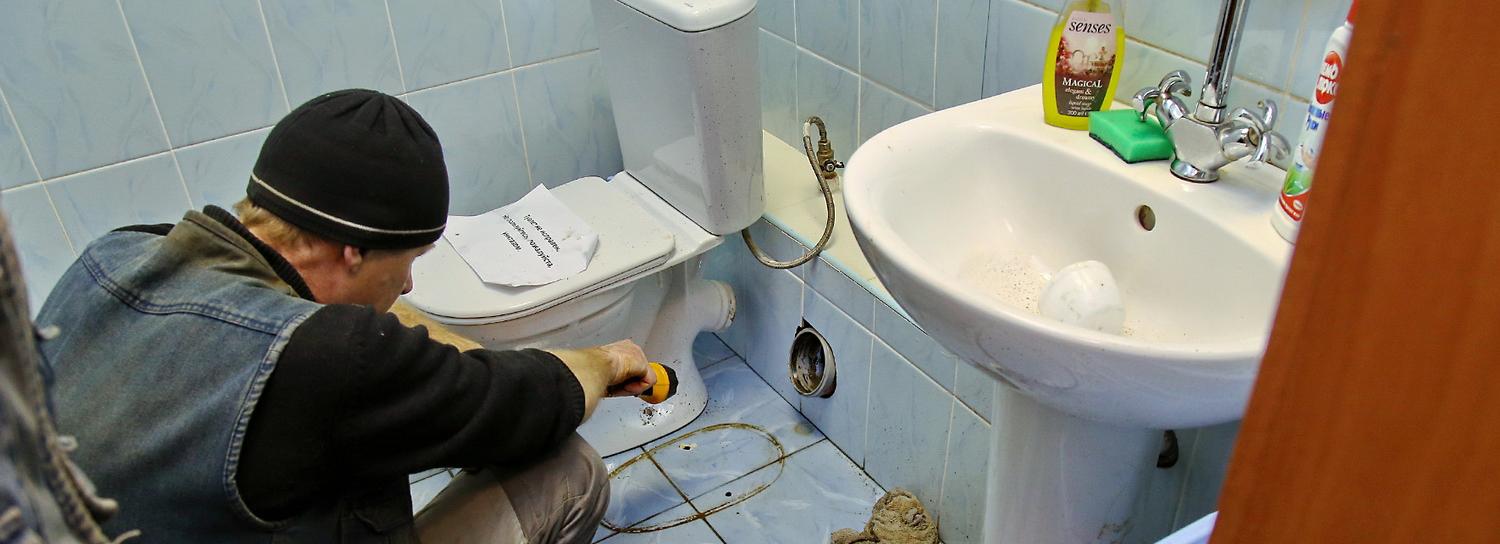 Скандальный туалет в Нарымском сквере всё ещё закрыт для горожан