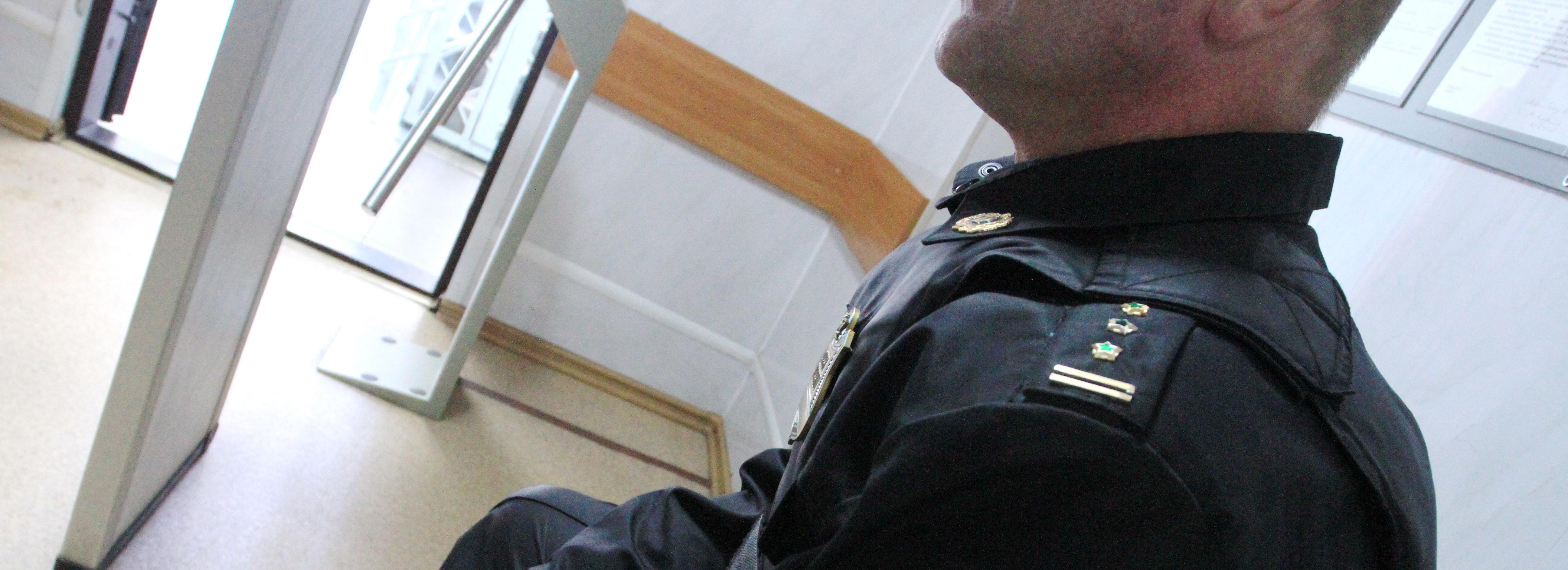 Нож и рогатку нашли у посетителя суда в Новосибирской области