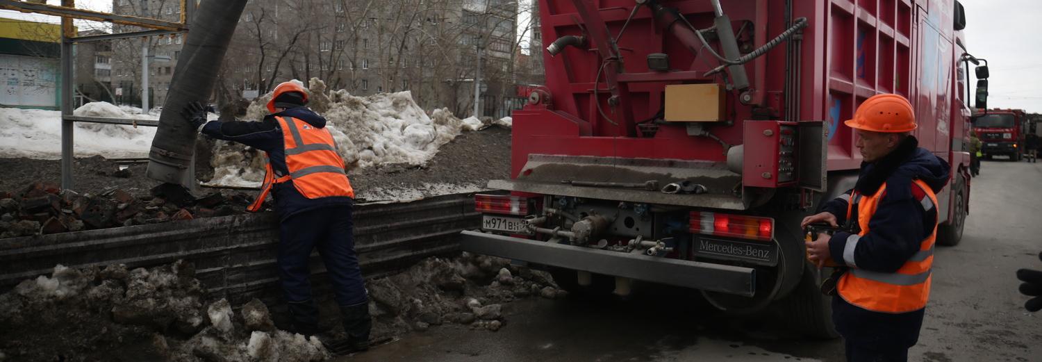 Остановить потоп: забитые кирпичами коллекторы чистят в Новосибирске