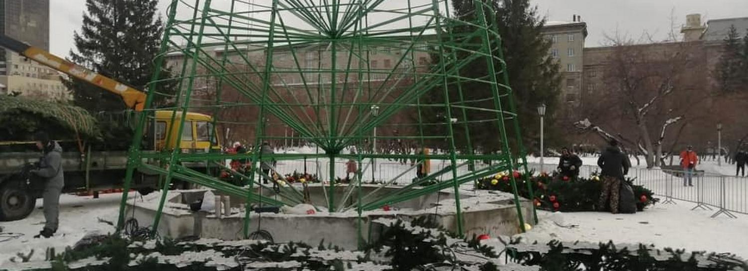 Вот и всё: главную ёлку Новосибирска разобрали и увезли на склад