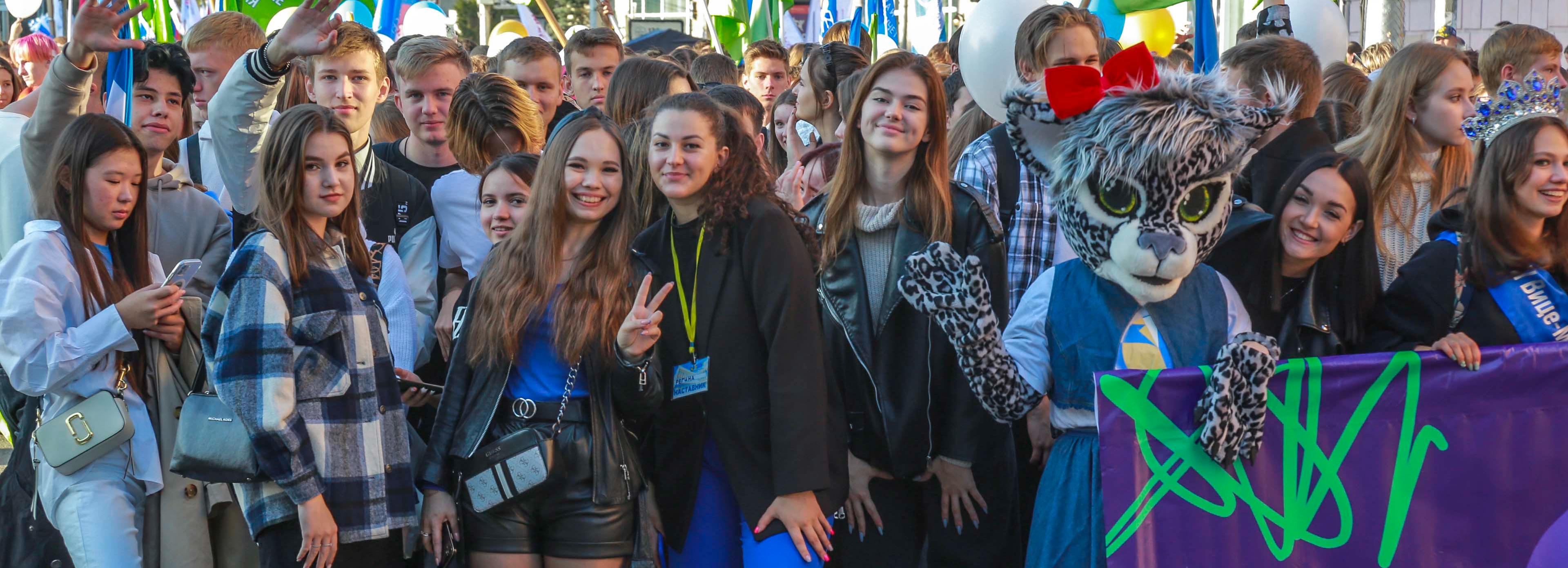 Афиша выходных: экскурсии по заводам, танк у ГПНТБ и парад студентов