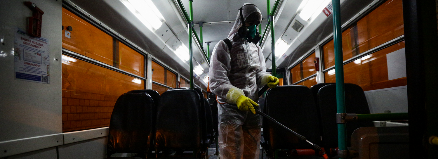 Как по ночам в Новосибирске дезинфицируют троллейбусы