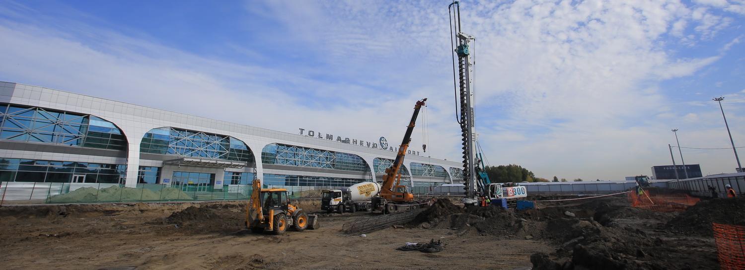 Первую сваю забили на стройке нового терминала аэропорта Толмачёво