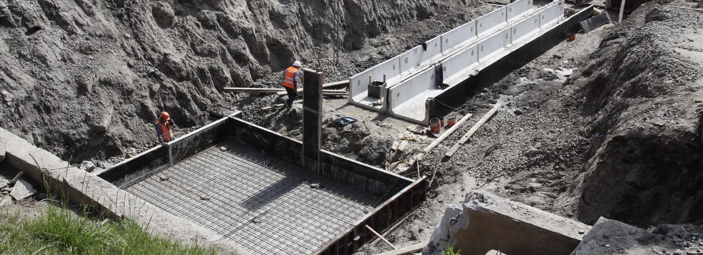 Коммунальная авария сузила на 10 метров улицу Немировича-Данченко