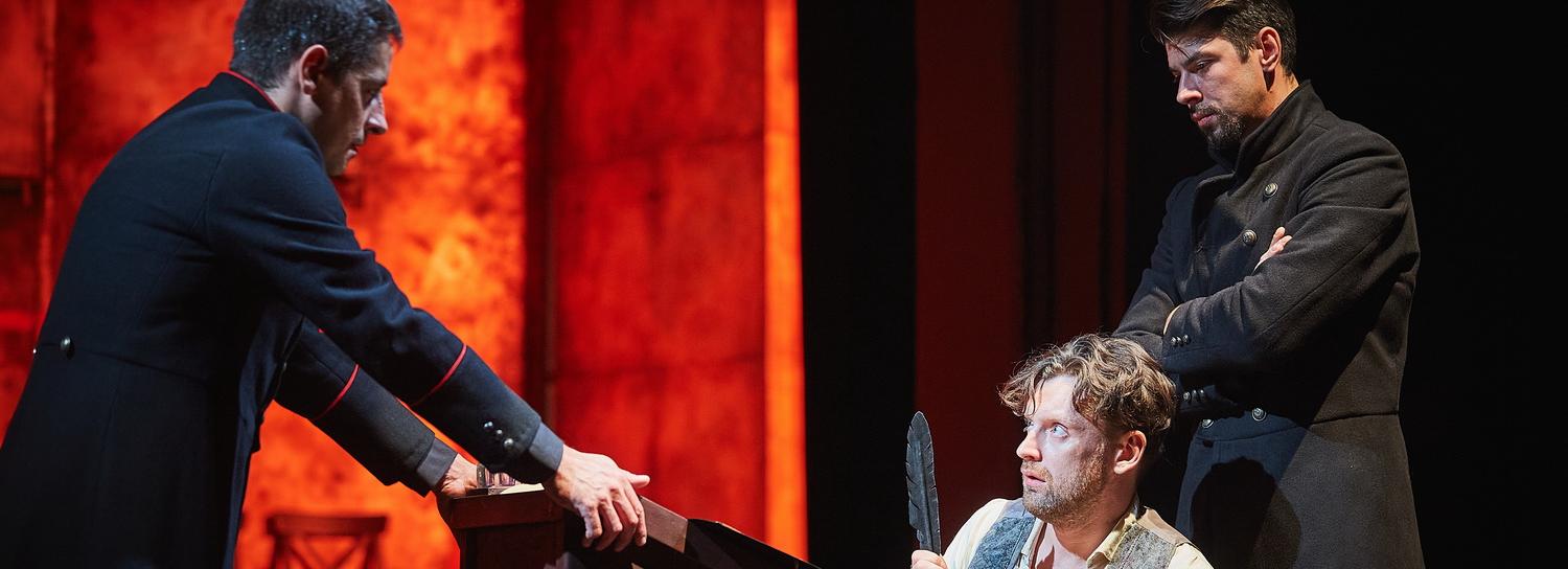 Спектакль «Дело» в Красном факеле оценят эксперты «Золотой маски»