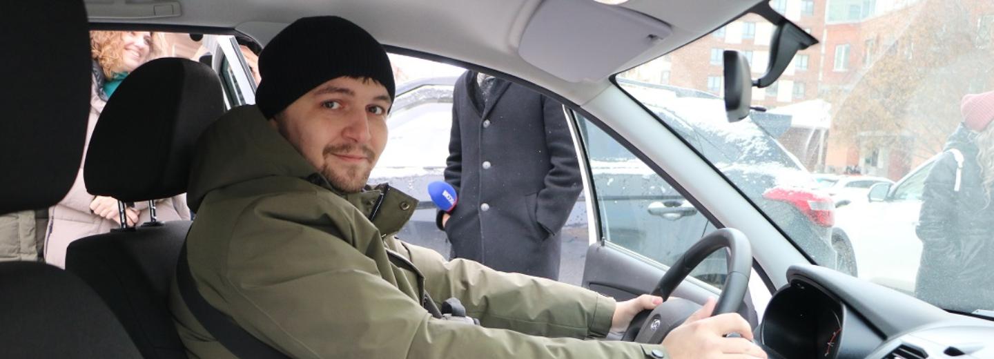 «Ладу Гранту» с ручным управлением подарили бойцу СВО из Новосибирска