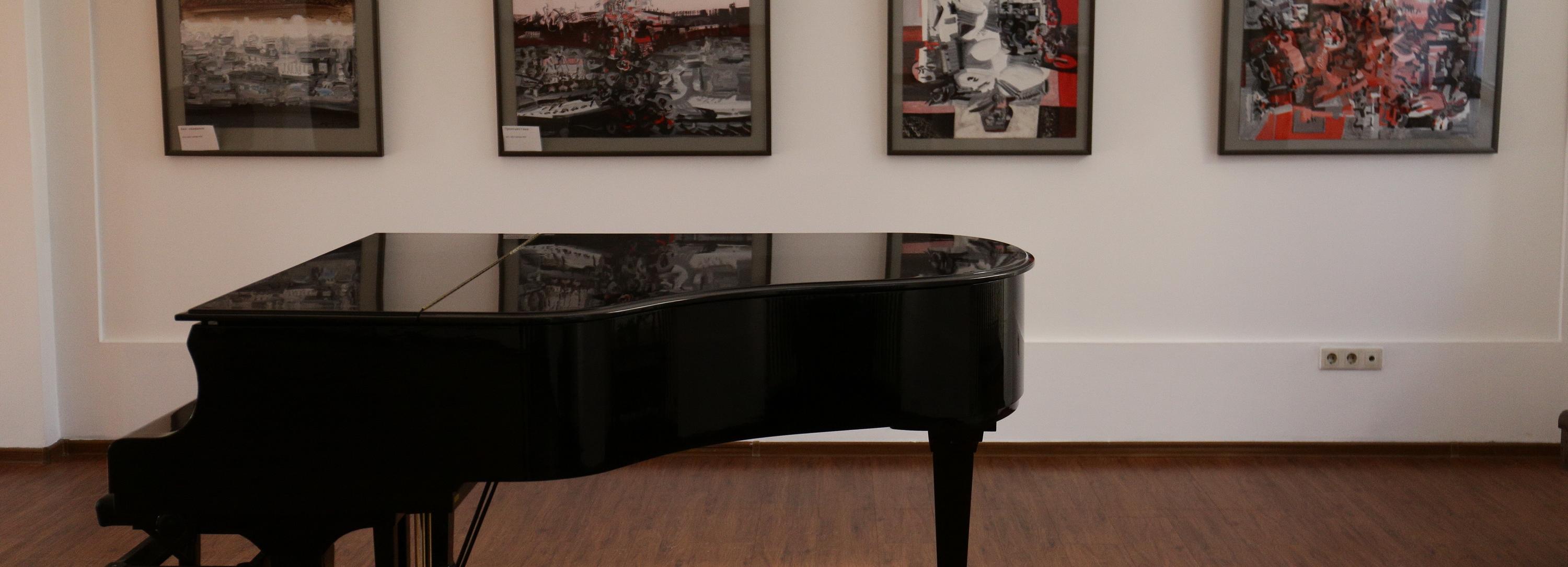 Афиша выходных: День дельфинов, ретроконцерт и выставка про любовь