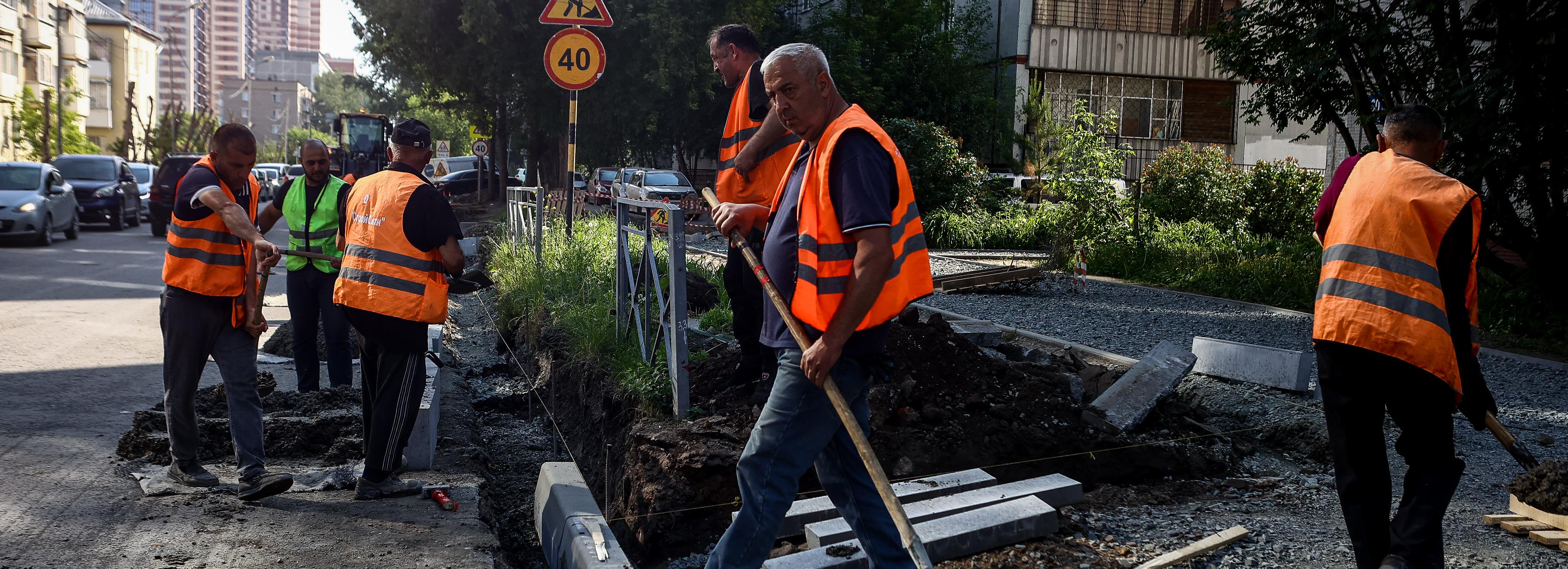 Ненужные дорожные ограждения убирают по поручению мэра Новосибирска
