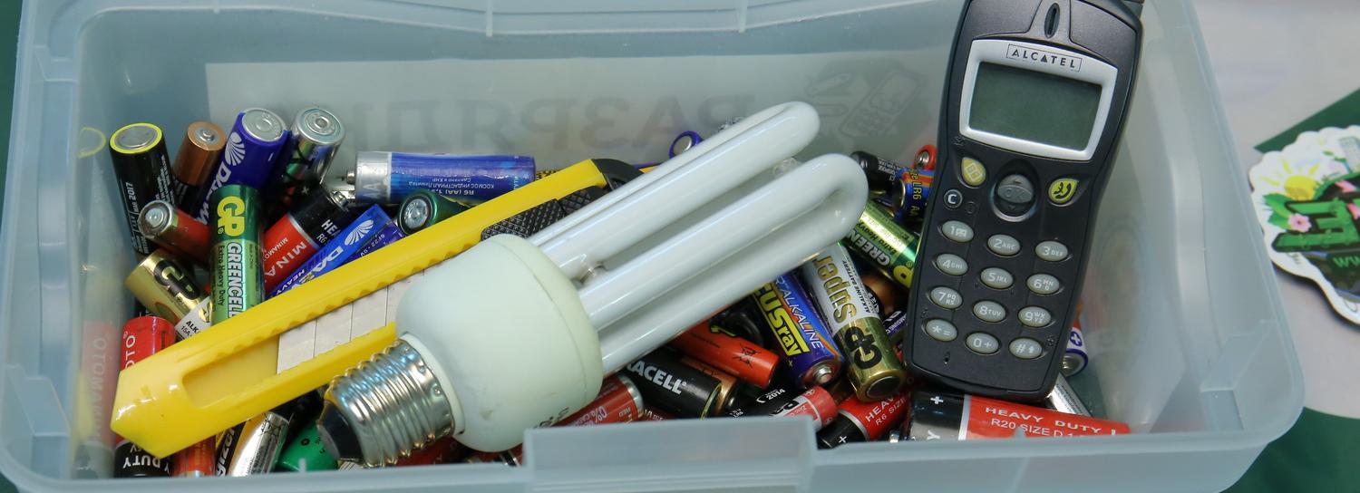 Куда сдать ненужную одежду, пластик и батарейки: полезная онлайн-карта