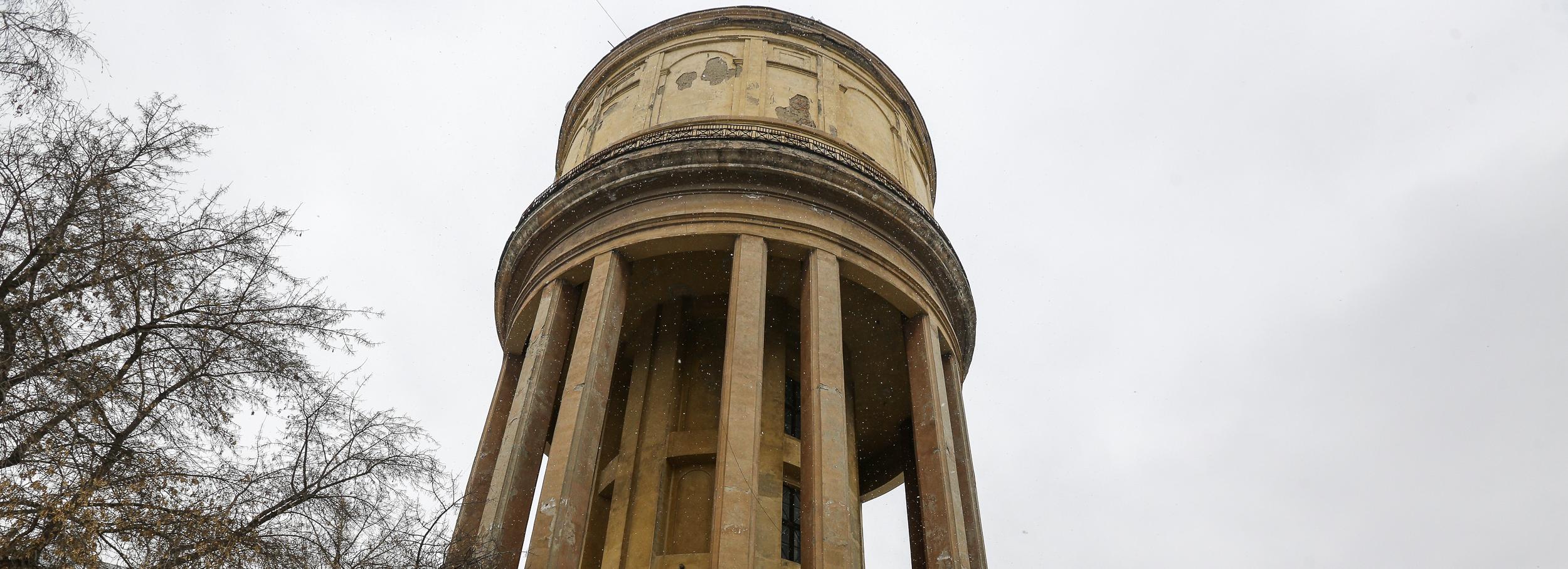 Что скрывает знаменитая башня на площади Маркса в Новосибирске