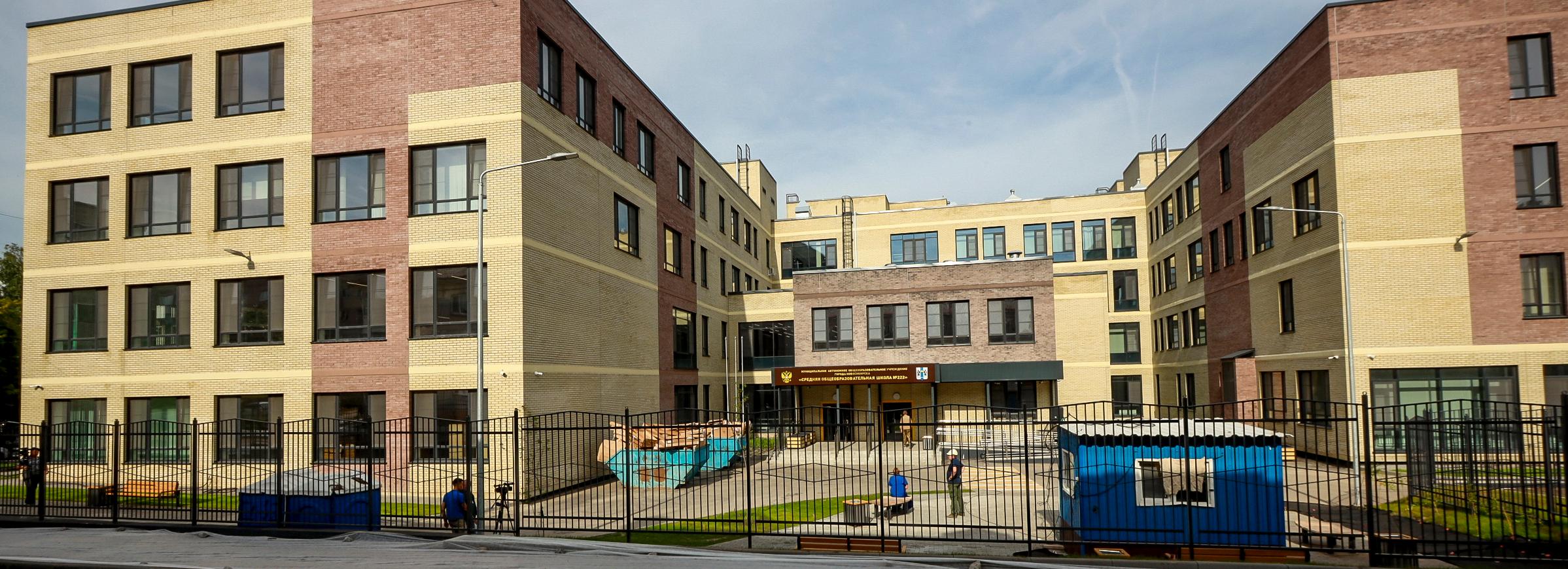 Новую школу с отдельным спортблоком в Стрижах осмотрел мэр Кудрявцев