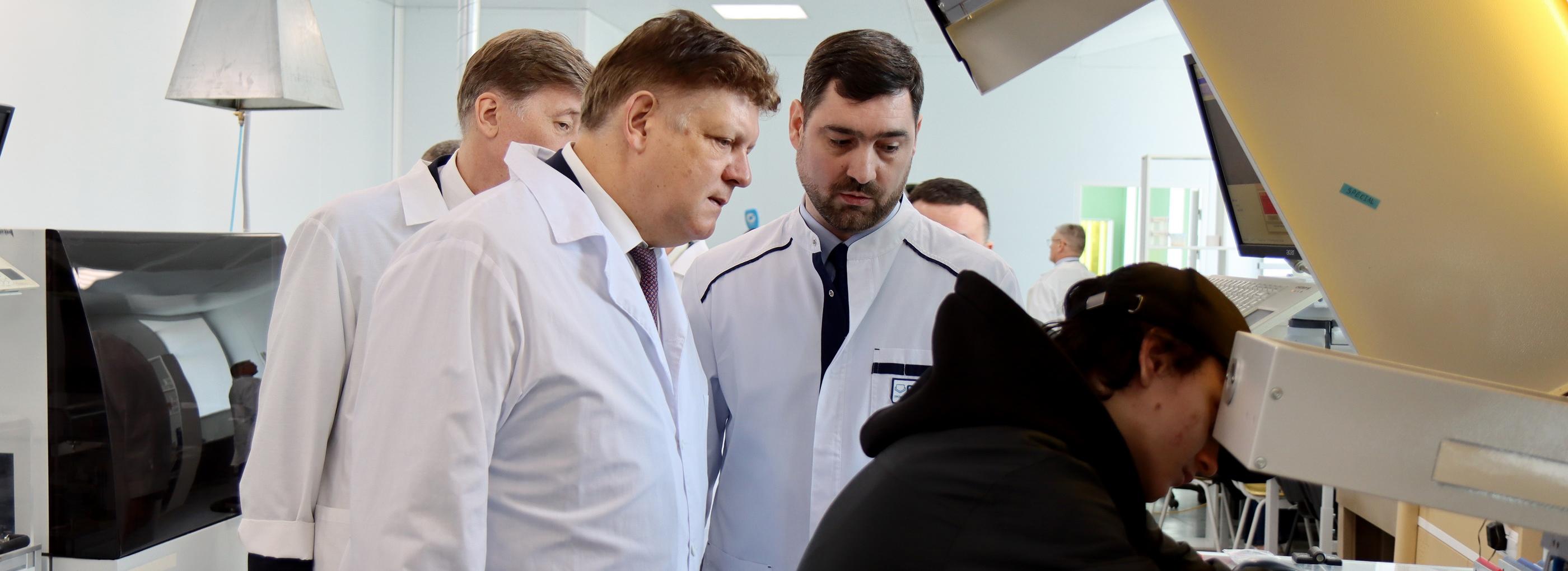 Технологическое развитие завода «Оксид» оценил полпред Серышев