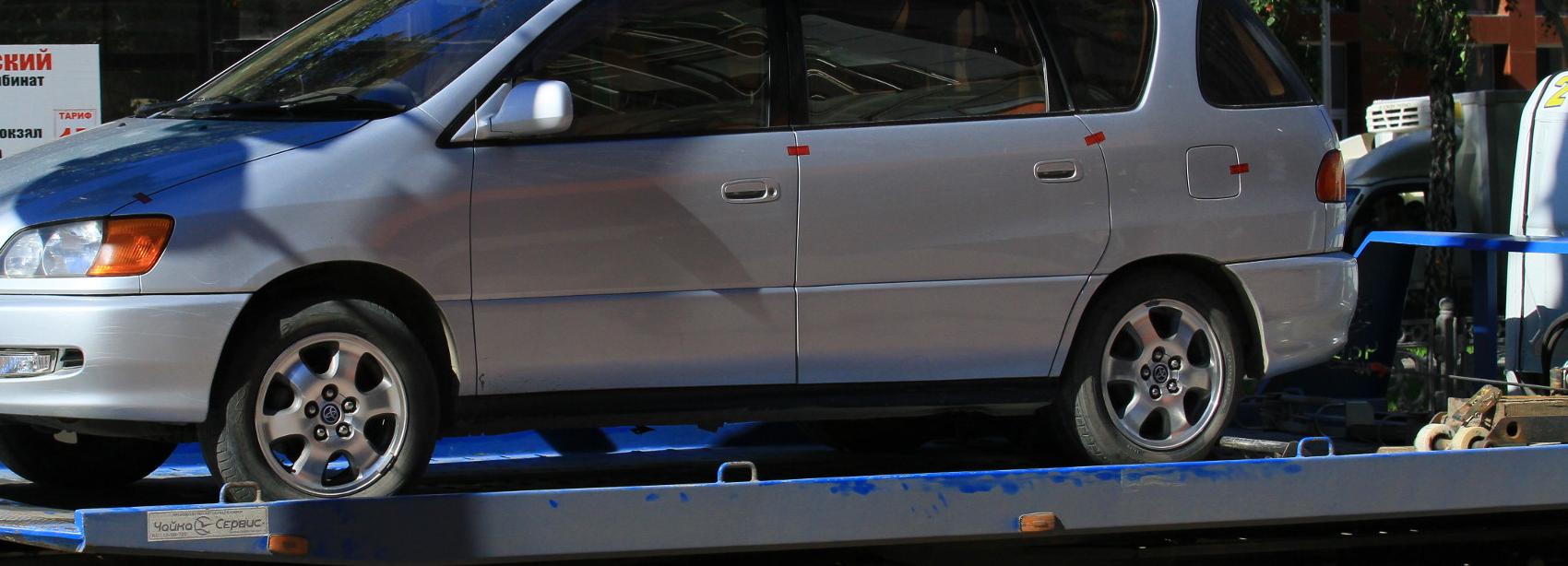 Новосибирцам запретят парковаться по ночам на улице Учительской