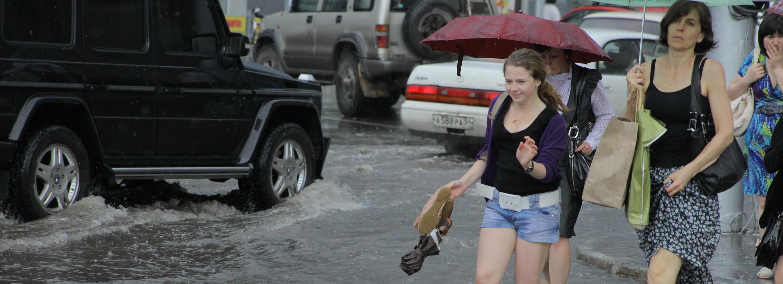 Два департамента будут бороться с последствиями ливней в Новосибирске