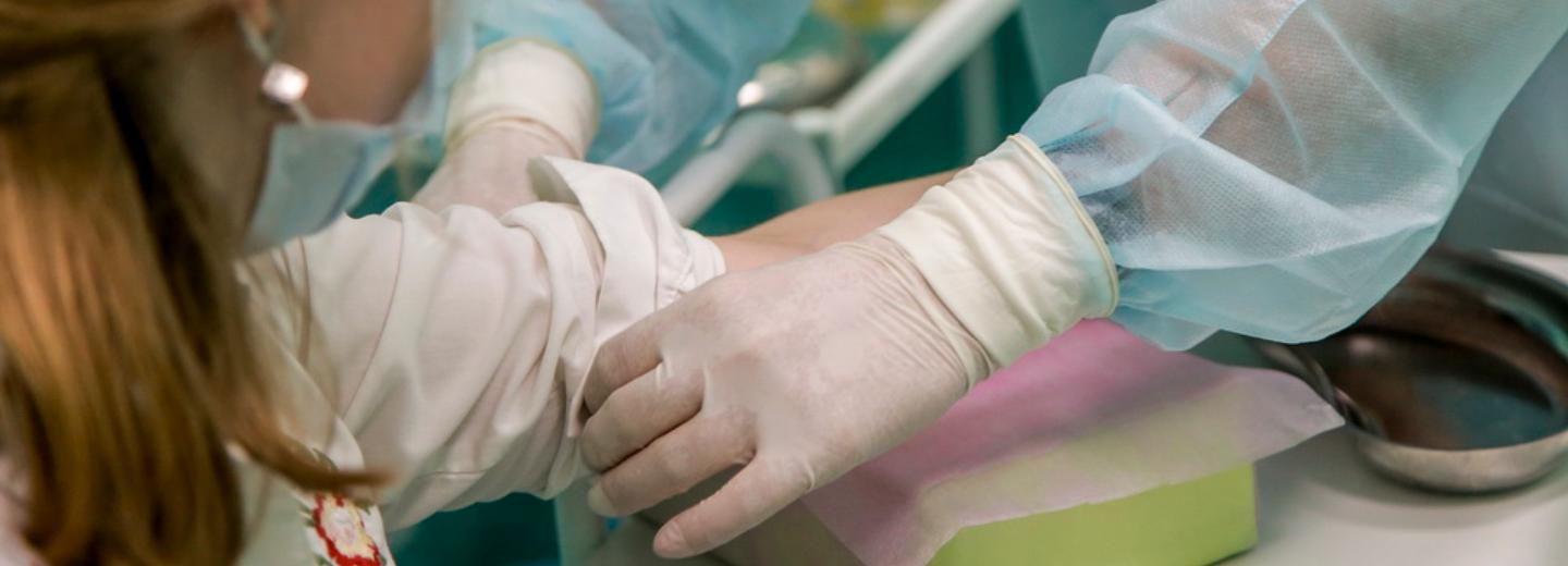 Новосибирских медработников протестируют на антитела к коронавирусу