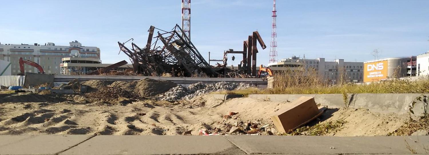 Остов «Сибсельмаша» рухнул на площади Маркса