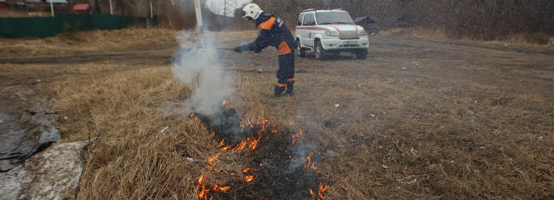 249 штрафов выписали жителям Новосибирской области за костры в огородах