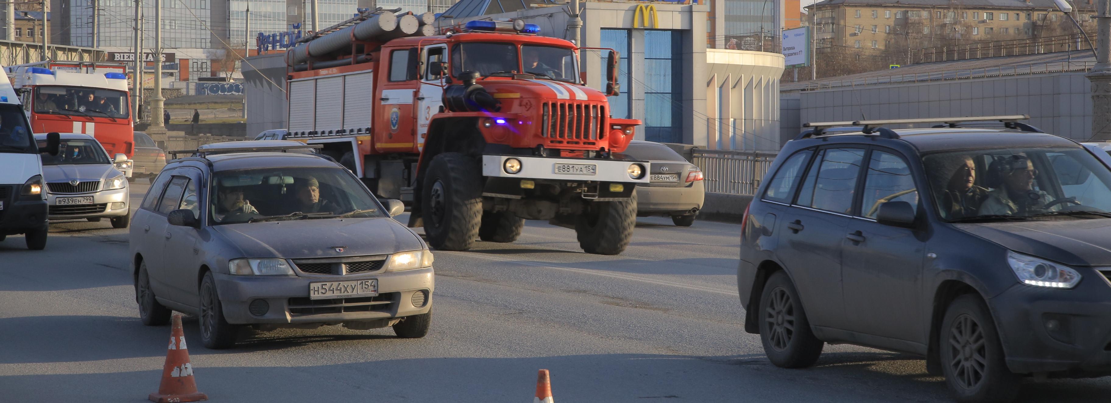 Дорогу на Октябрьском мосту в Новосибирске сузят из-за ремонта