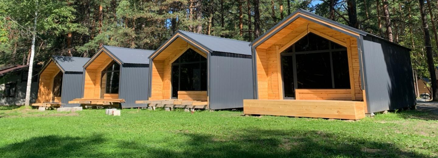 25 домиков строят для экопарка «Чкаловские дачи» в Заельцовском бору