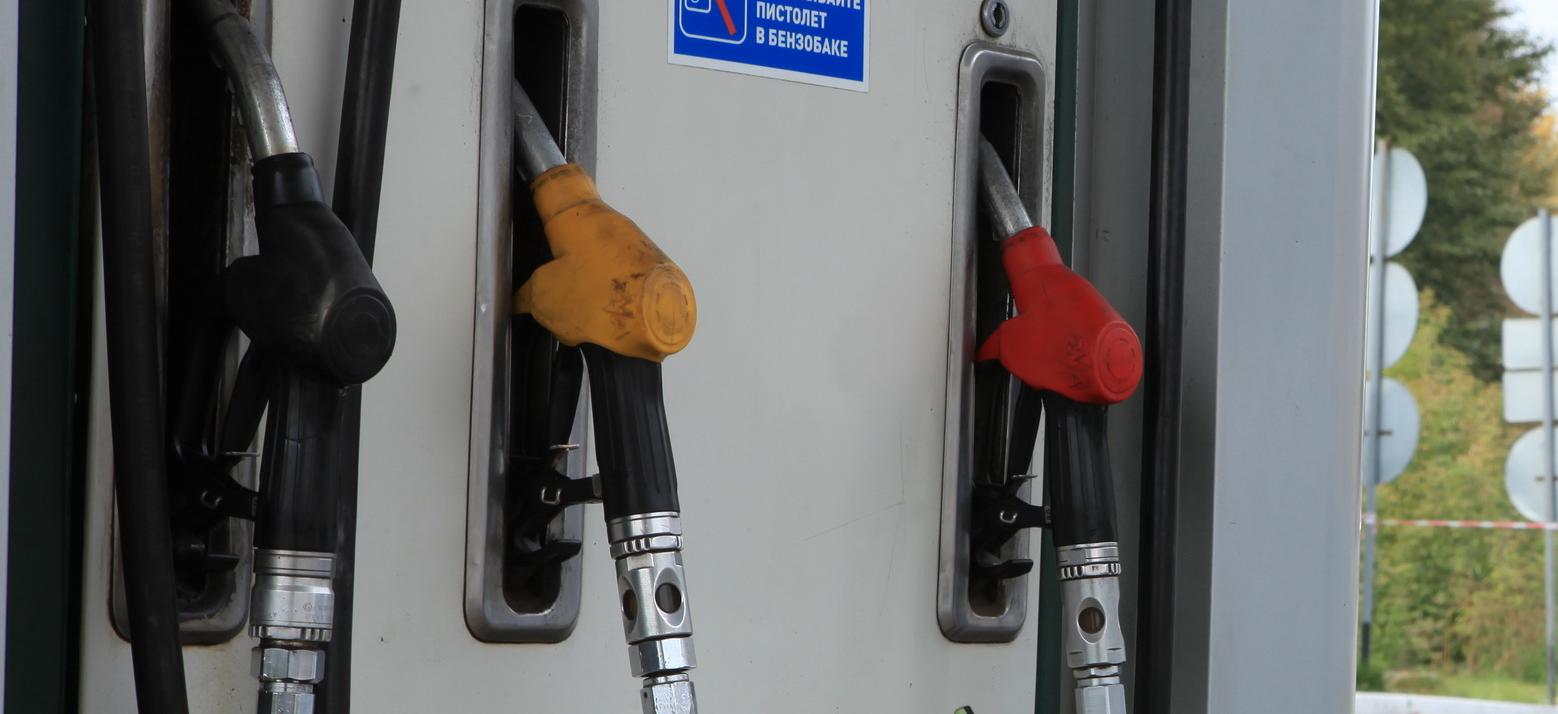 Опасный грузовик-бензоколонку эвакуировали с улицы Выборной