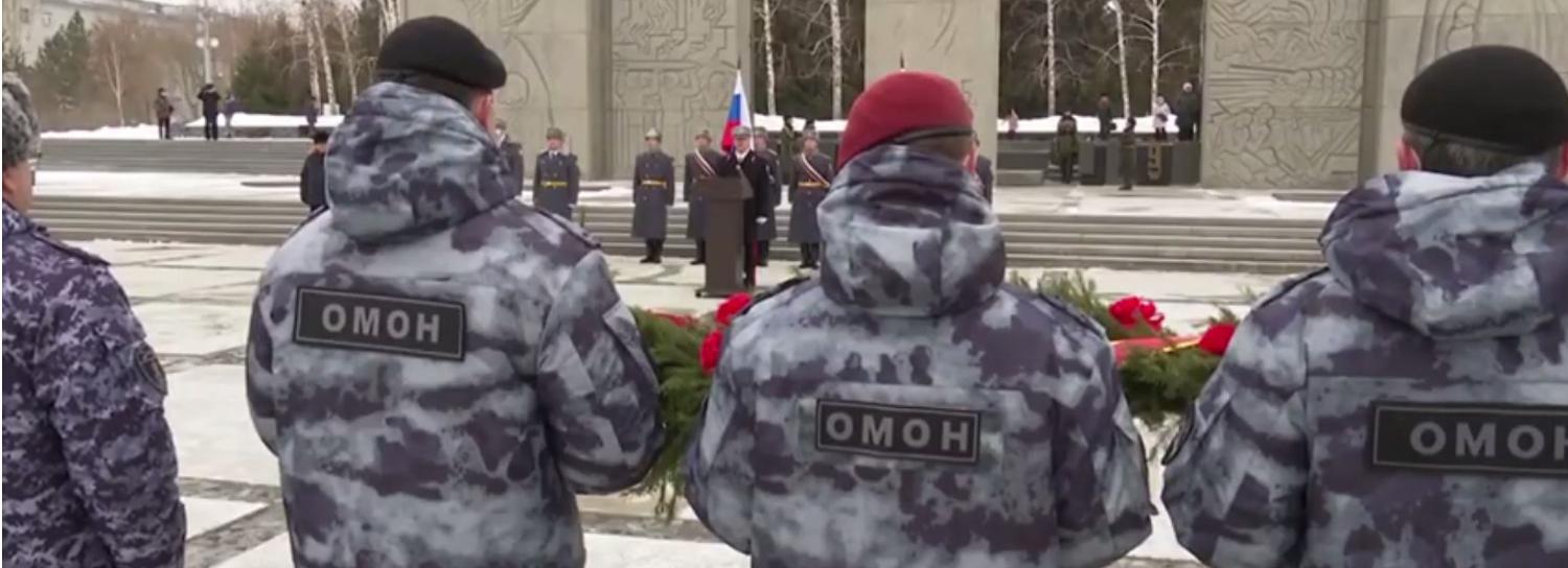 Омоновцы возложили цветы к Вечному огню в память о погибших товарищах