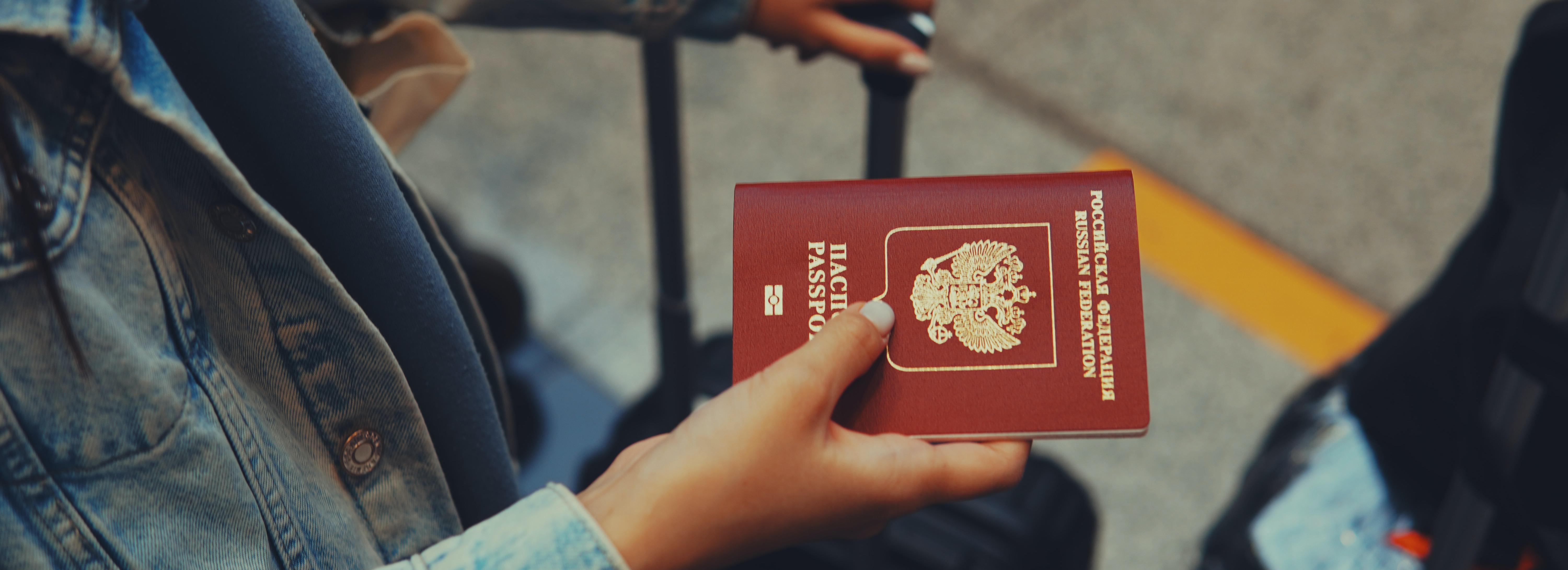 Выдачу биометрических загранпаспортов возобновляют в Новосибирске