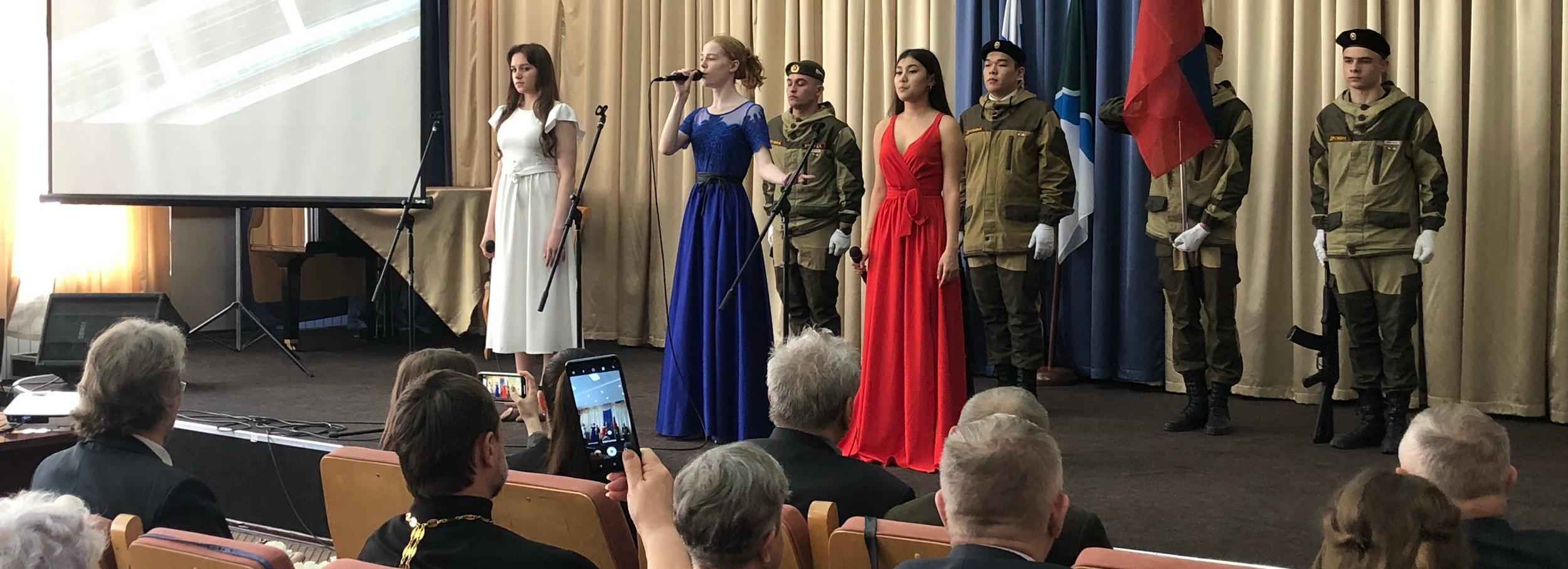 Песни советских лет вспомнили на уроке мужества в Новосибирске