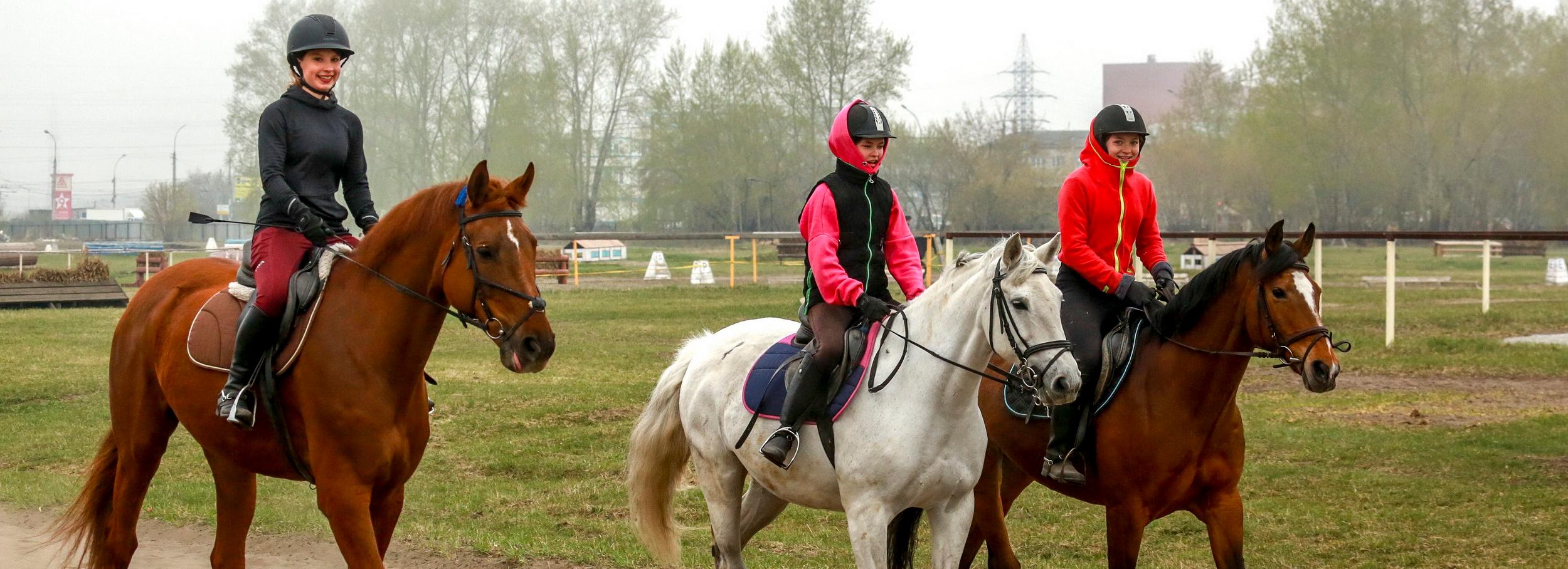 Афиша выходных: открытие ЛДС, скачки на рысаках и бал с кавалерами