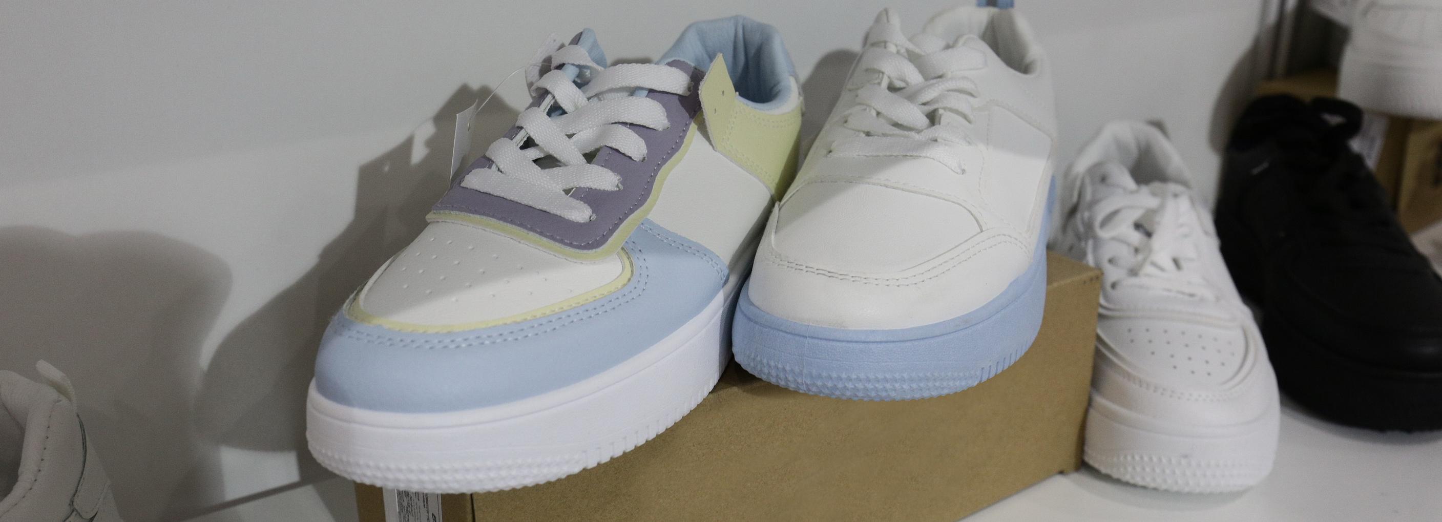 Новосибирский предприниматель отдал 1825 пар поддельных кроссовок на СВО