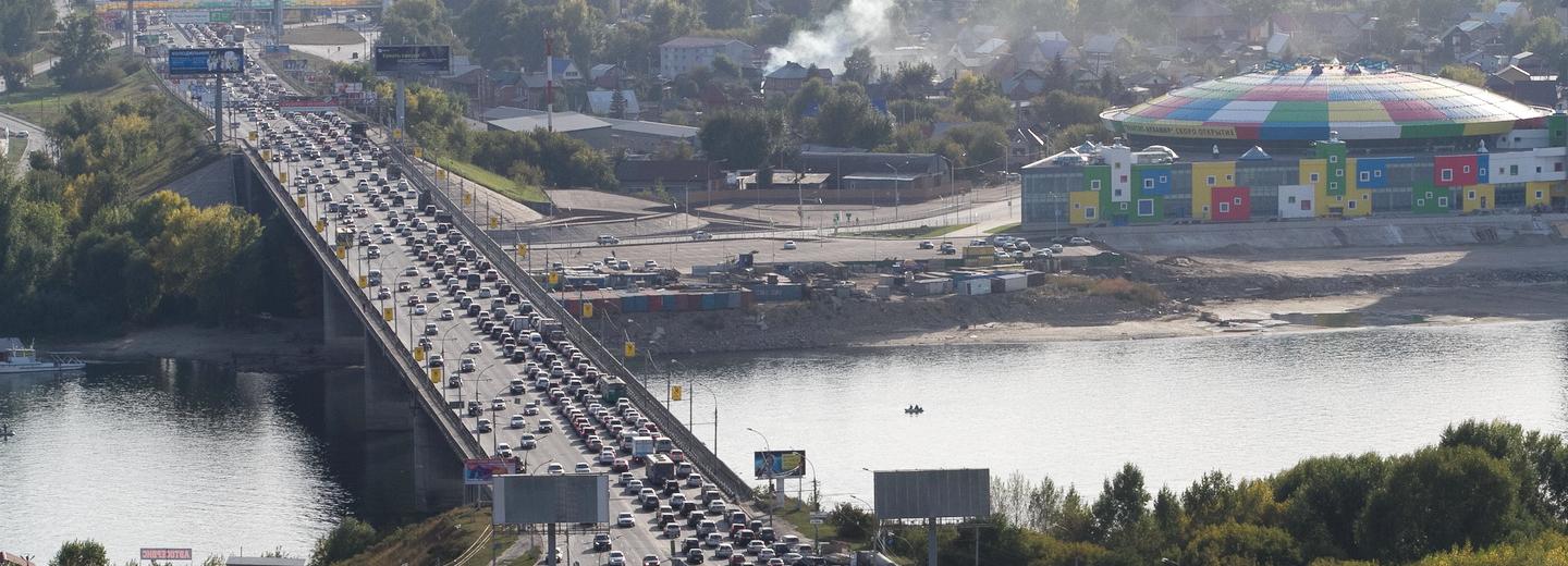 Асфальт подлатали на Димитровском мосту и 12 улицах Новосибирска