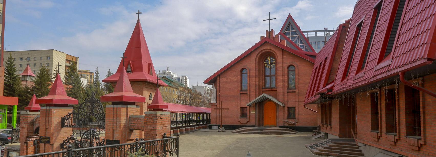 Готический постмодернизм: смотрим на католический собор в Новосибирске