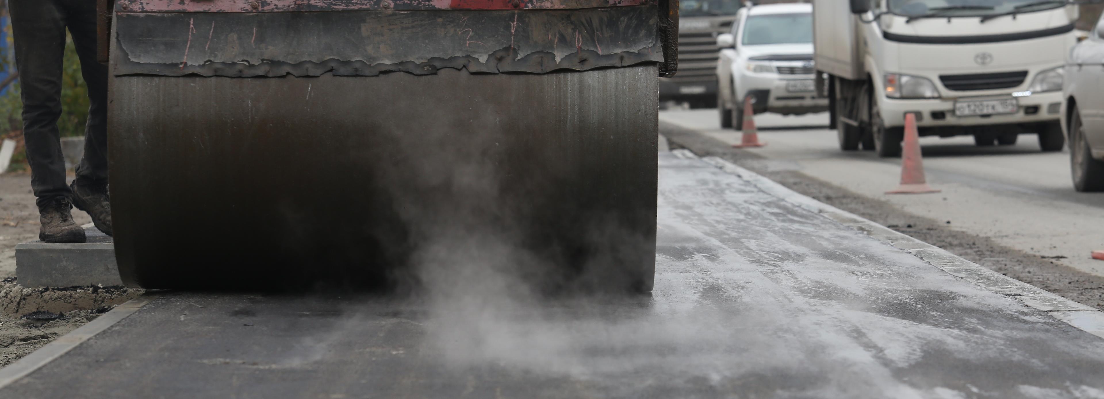 В Новосибирске приступили к ремонту тротуаров из программы 2026 года