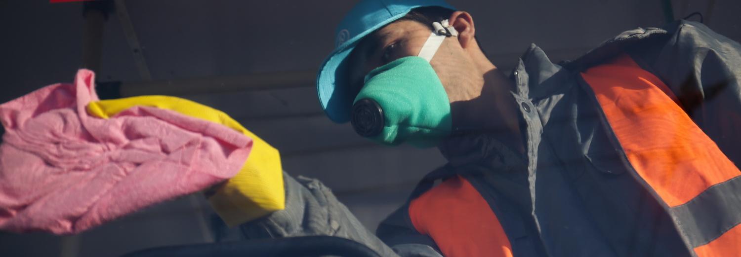 Новосибирские троллейбусы моют хлоркой для защиты от коронавируса