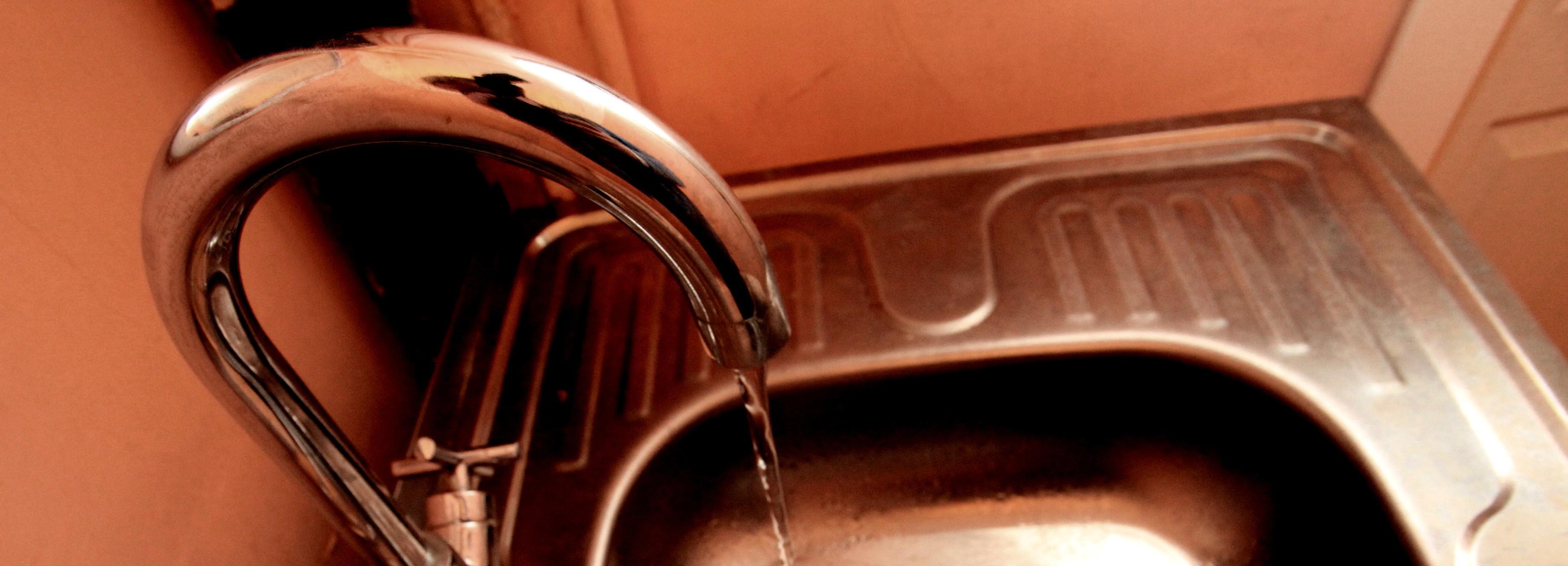 Горячую воду отключат с 14 июня в трёх районах Новосибирска