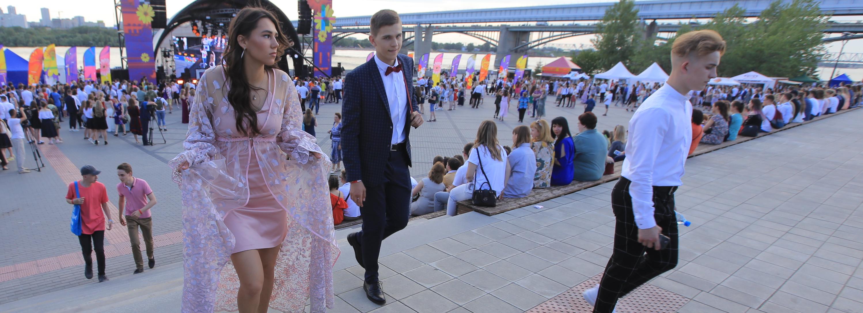 От преппи до авангарда: в чём пойдут на выпускной новосибирские школьники