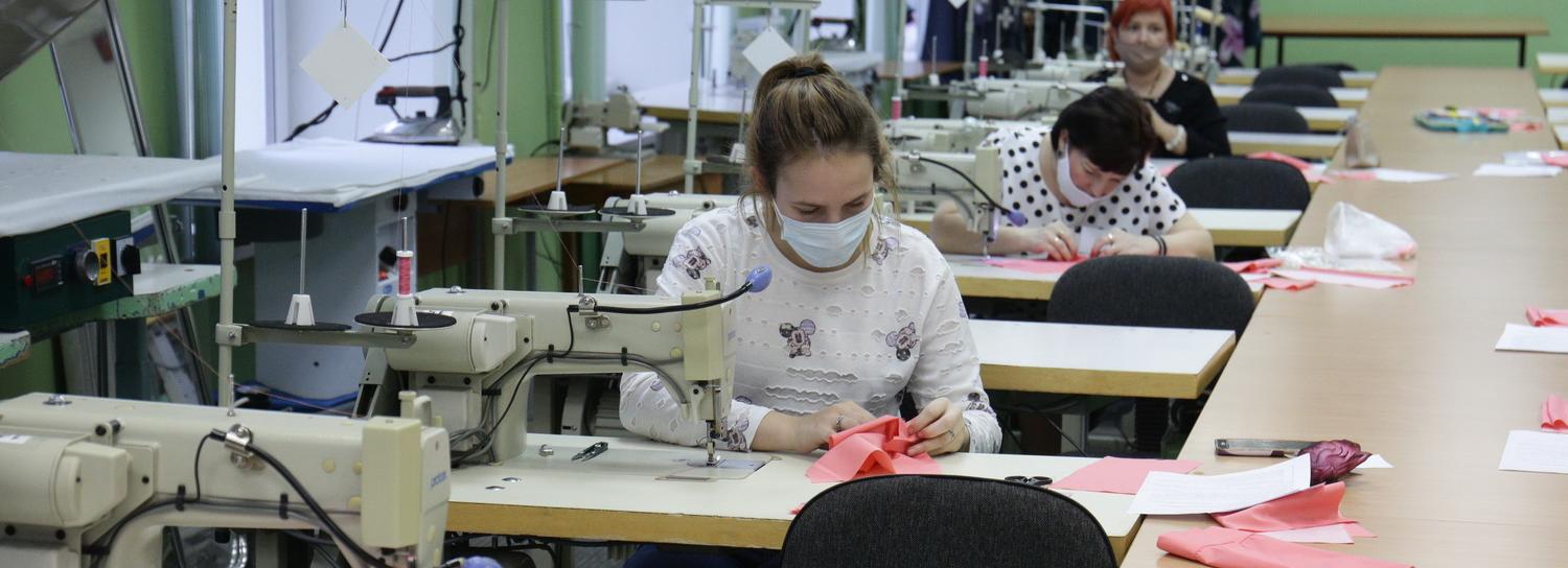 Лучшие новосибирские портнихи шьют манжету за 80 минут