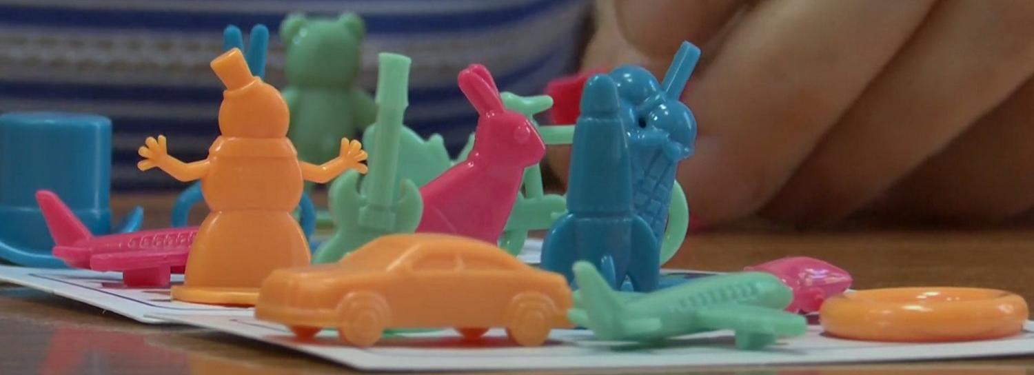 Игры пожилых: мелкую моторику развивают в кабинете здоровья