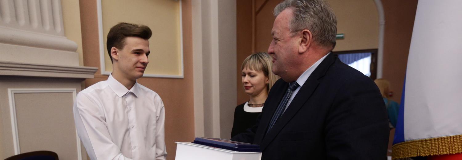 В Новосибирске вручили награды лучшим добровольцам