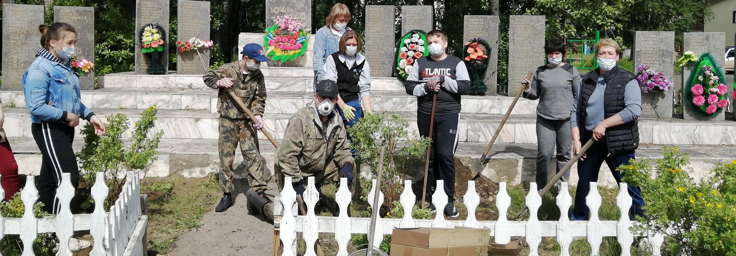 Каштаны и миндаль высадили новосибирцы в память о погибших на войне