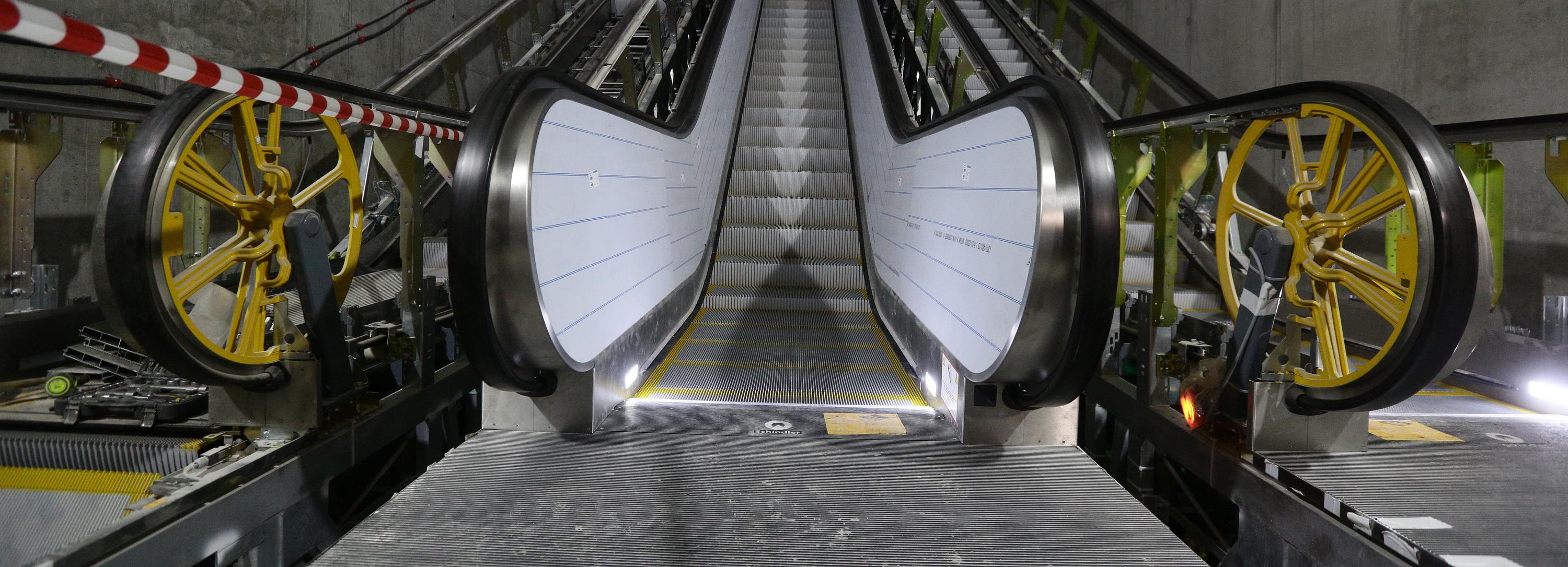 На станции «Спортивная» в Новосибирске начали обкатку эскалаторов