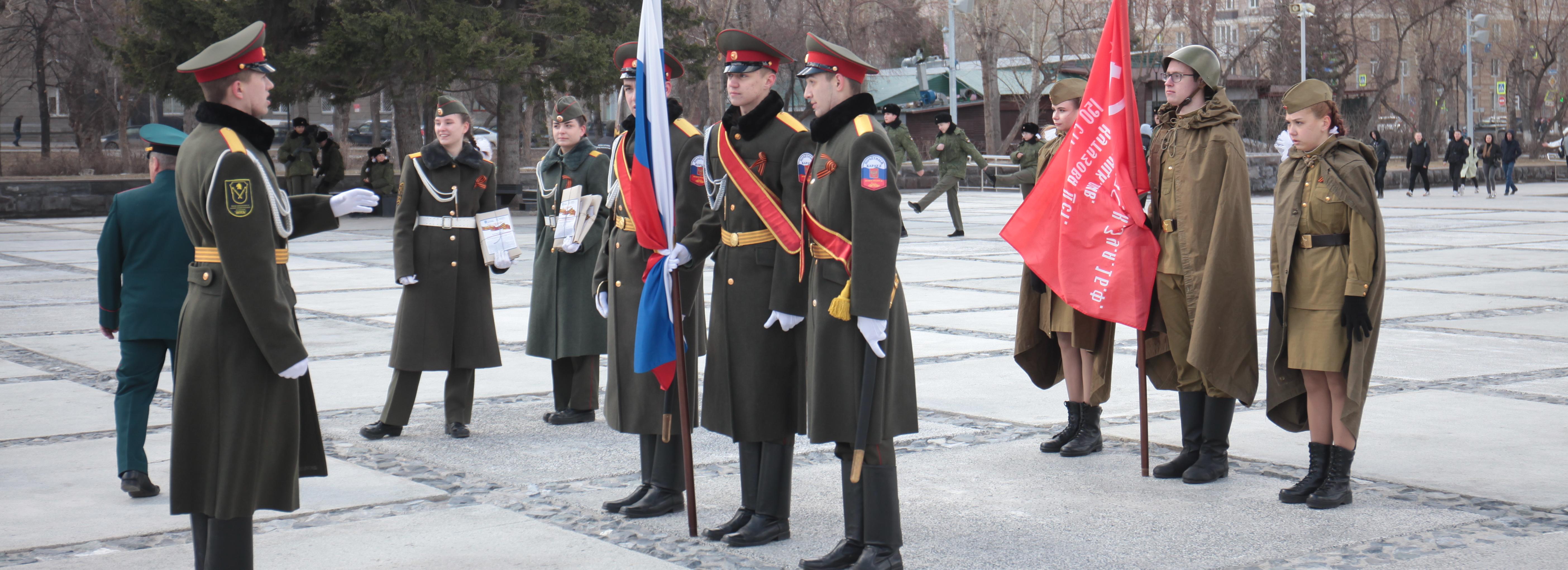 Георгиевские ленточки раздали волонтёрам на Монументе Славы