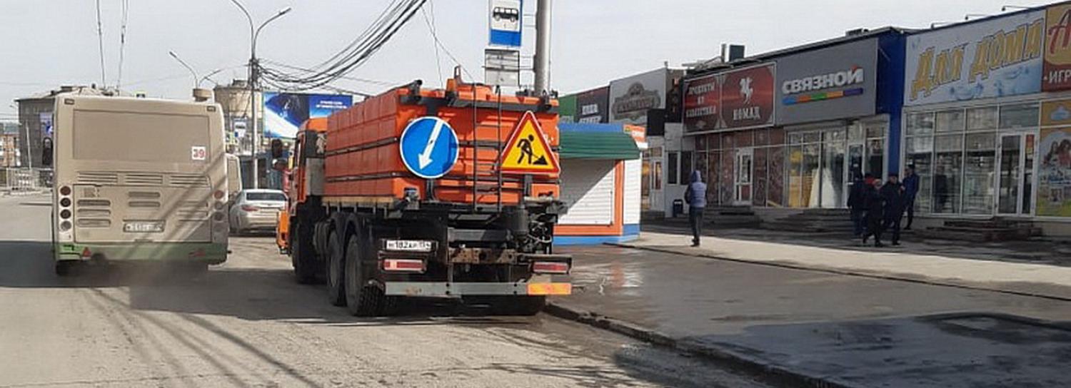 200 км тротуаров и 99 парковок помыли за сутки в Новосибирске