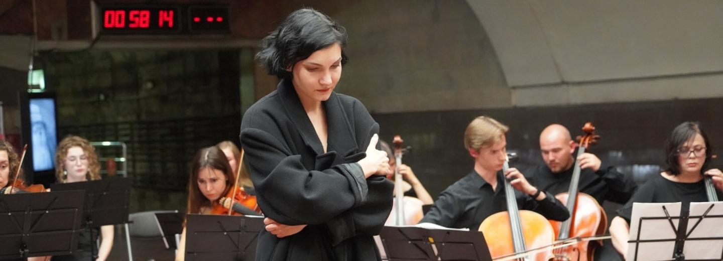 Спектакль «Ожидание» сыграли ночью на платформе метро Новосибирска