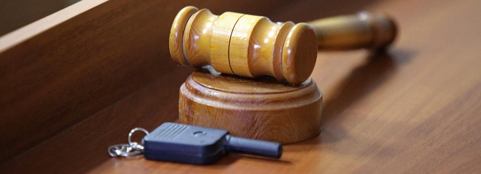 Экс-полицейский пошёл под суд за ограбление пьяного новосибирца
