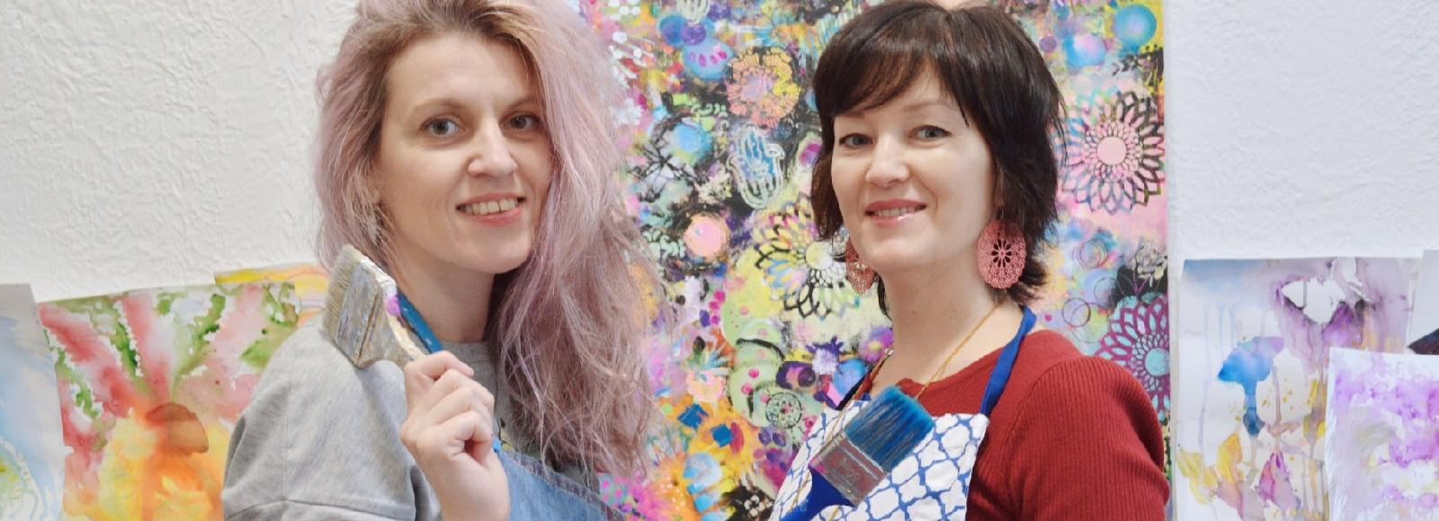 Художники из Новосибирска продают открытки ради помощи животным в Донецке