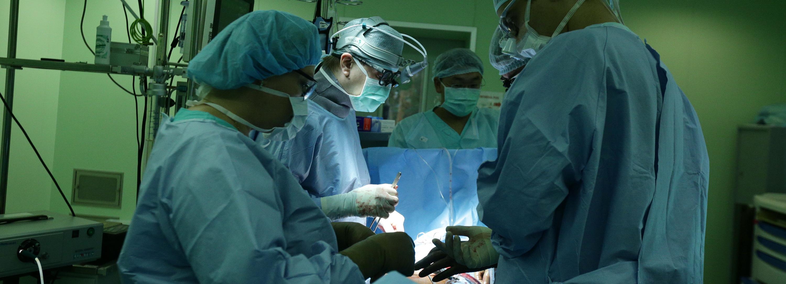 Щадящую операцию по замене клапана сердца сделали новосибирские врачи