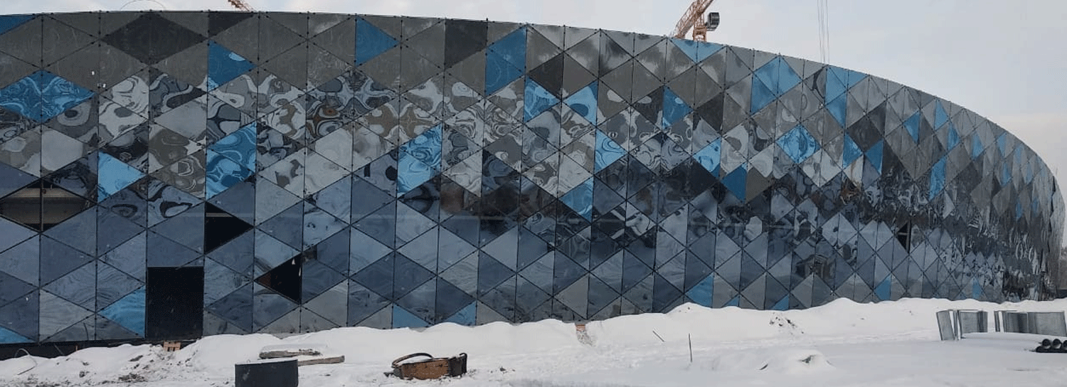 На стройке ЛДС в Новосибирске завершили остекление двух малых арен