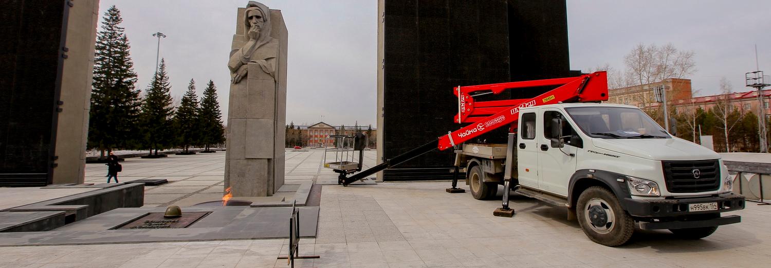 Фамилии фронтовиков начали исправлять на Монументе Славы